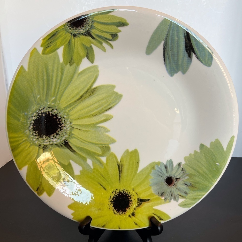 Crate and Barrel Gerber Daisy Buffet Plate   Made in Italy